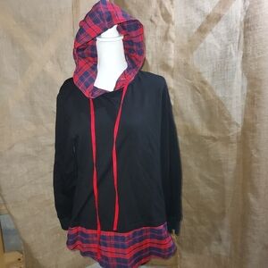 WOMANS PULL OVER HOODIE. XL BUT RUNS SMALL, MORE LIKE LARGE/MEDIUM